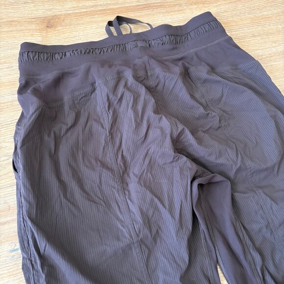 Lululemon Athletic Dance Studio MR Cropped Pants Java Women’s Size 10 - Picture 5 of 8